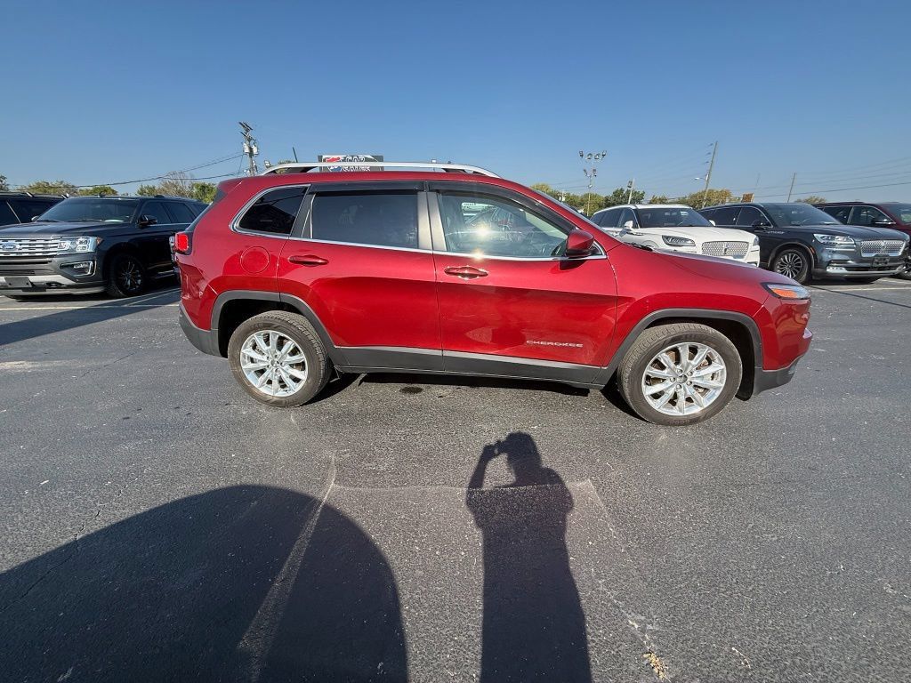 Used 2017 Jeep Cherokee Limited FWD image 2