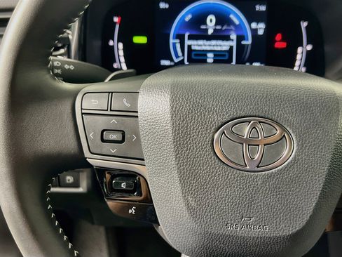 Used 2026 Toyota Camry SE w/ Convenience Package FWD image 18