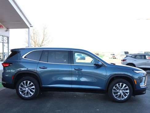 Used 2025 Buick Enclave Preferred w/ Power Package AWD/4WD image 4
