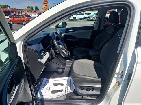 Used 2024 Volkswagen Taos SE image 15