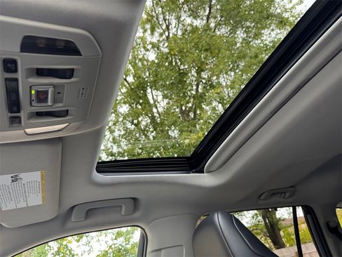 Used 2021 Toyota Highlander XLE image 27