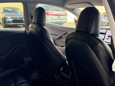 Used 2021 Tesla Model Y Long Range AWD/4WD image 28