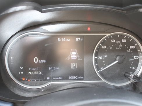 Used 2025 Nissan Versa SV image 8