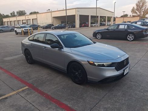 Used 2025 Honda Accord SE image 6
