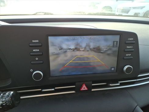 Used 2021 Hyundai Elantra SE image 15