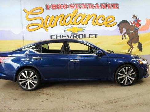 Used 2022 Nissan Altima 2.5 Platinum AWD/4WD image 1