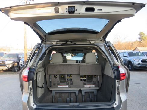 Used 2015 Toyota Sienna XLE w/ XLE Navigation Package image 29