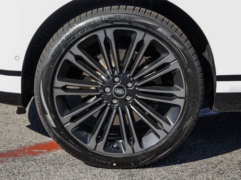 New 2026 Land Rover Range Rover Velar Dynamic SE image 9