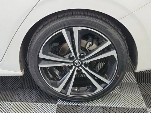Certified 2023 Nissan Sentra SR w/ SR Premium Package FWD image 11