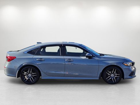 Used 2023 Honda Civic Touring image 4