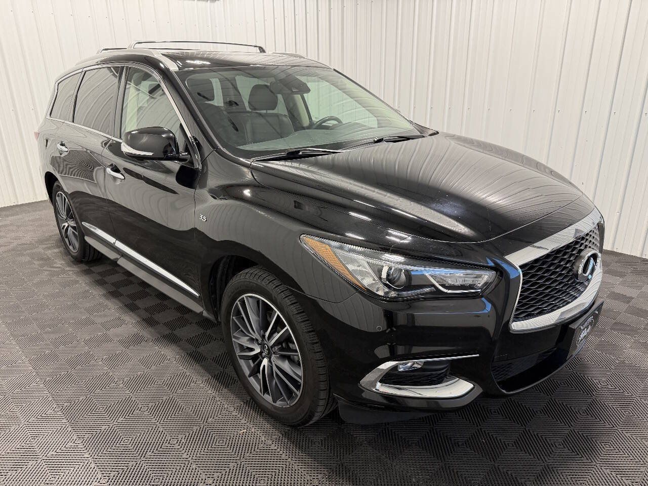 Used 2019 INFINITI QX60 Luxe w/ Essential Package AWD/4WD image 2