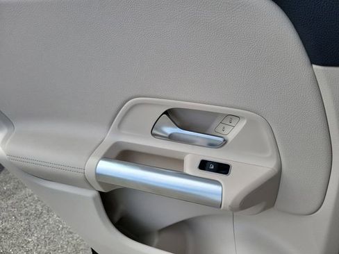 Used 2021 Mercedes-Benz GLA 250 image 14