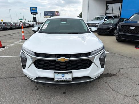 Used 2024 Chevrolet Trax LT w/ Driver Confidence Package FWD image 8