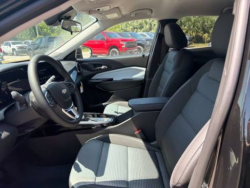 New 2026 Chevrolet Trax LT w/ LT Convenience Package FWD image 17