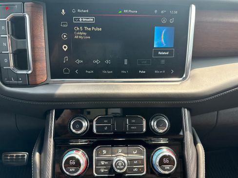 Used 2023 GMC Yukon Denali Ultimate AWD/4WD image 6
