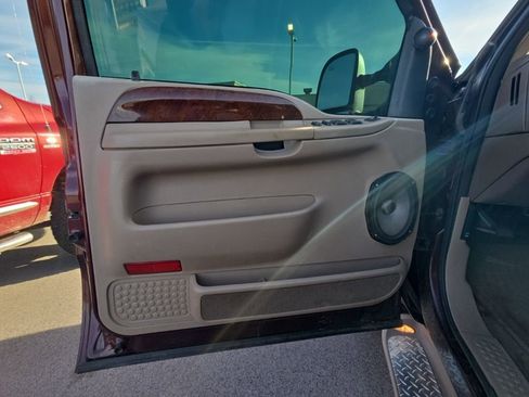 Used 2004 Ford F250 Lariat image 11