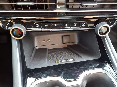 Used 2024 Chevrolet Traverse RS AWD/4WD image 11
