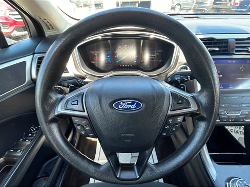 Used 2019 Ford Fusion SE FWD image 22