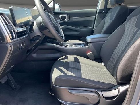 Used 2025 Kia Sorento LX FWD image 23