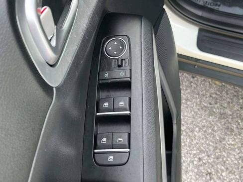 Used 2025 Kia Soul LX w/ LX Technology Package FWD image 14