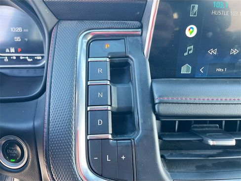 Used 2022 Chevrolet Suburban RST w/ Luxury Package image 16