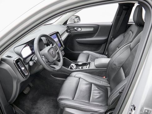 Used 2023 Volvo XC40 B5 Ultimate w/ Protection Package Premier image 18