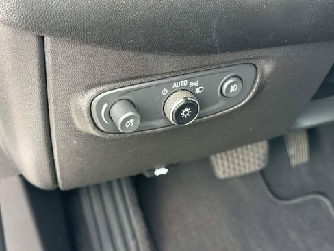Certified 2021 Chevrolet Equinox LT FWD image 12