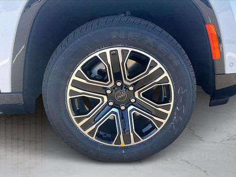 New 2026 Jeep Grand Wagoneer 4WD w/ Premium Group I image 36