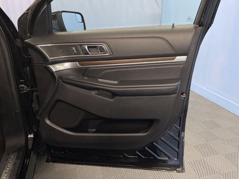 Used 2017 Ford Explorer Limited image 43