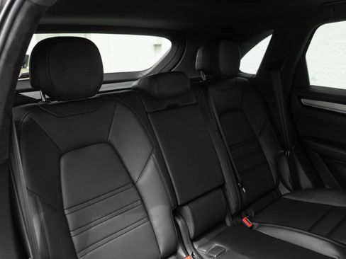Used 2023 Porsche Cayenne Turbo AWD/4WD image 31
