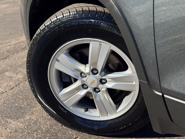 Used 2018 Chevrolet Trax LT w/ LT Convenience Package FWD image 26