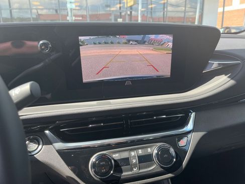 Used 2025 Buick Envista Sport Touring image 17