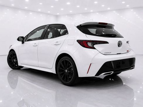 Used 2024 Toyota Corolla XSE FWD image 3