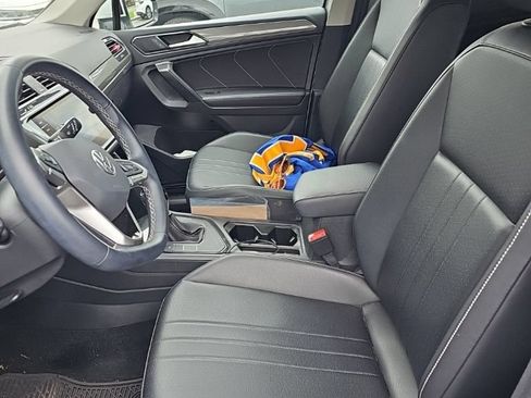 Used 2024 Volkswagen Tiguan SE w/ Panoramic Sunroof Package FWD image 11