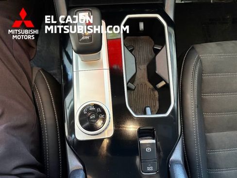 Used 2025 Mitsubishi Outlander SE image 21