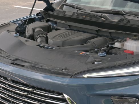 Used 2025 Buick Enclave Preferred FWD image 7