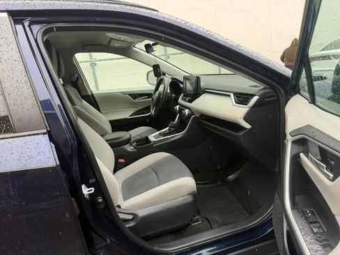 Used 2021 Toyota RAV4 XLE w/ XLE Grade Weather Package AWD/4WD image 27