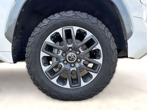 Used 2022 Toyota Tundra Limited w/ Power Package AWD/4WD image 45