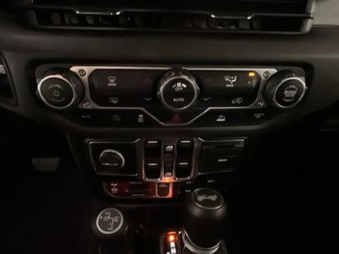 Used 2024 Jeep Wrangler Unlimited AWD/4WD image 21