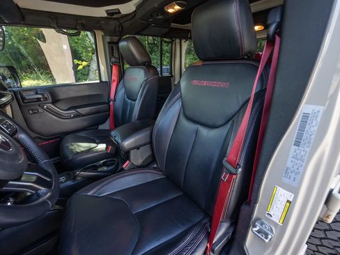 Used 2018 Jeep Wrangler Unlimited Rubicon AWD/4WD image 44