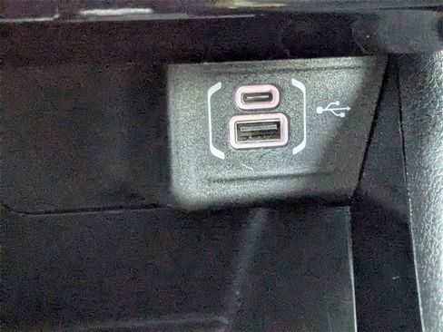 Used 2025 Jeep Compass Limited image 24