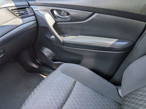 Used 2018 Nissan Rogue SV FWD image 18