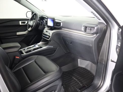 Certified 2020 Ford Explorer XLT w/ Equipment Group 202A AWD/4WD image 60