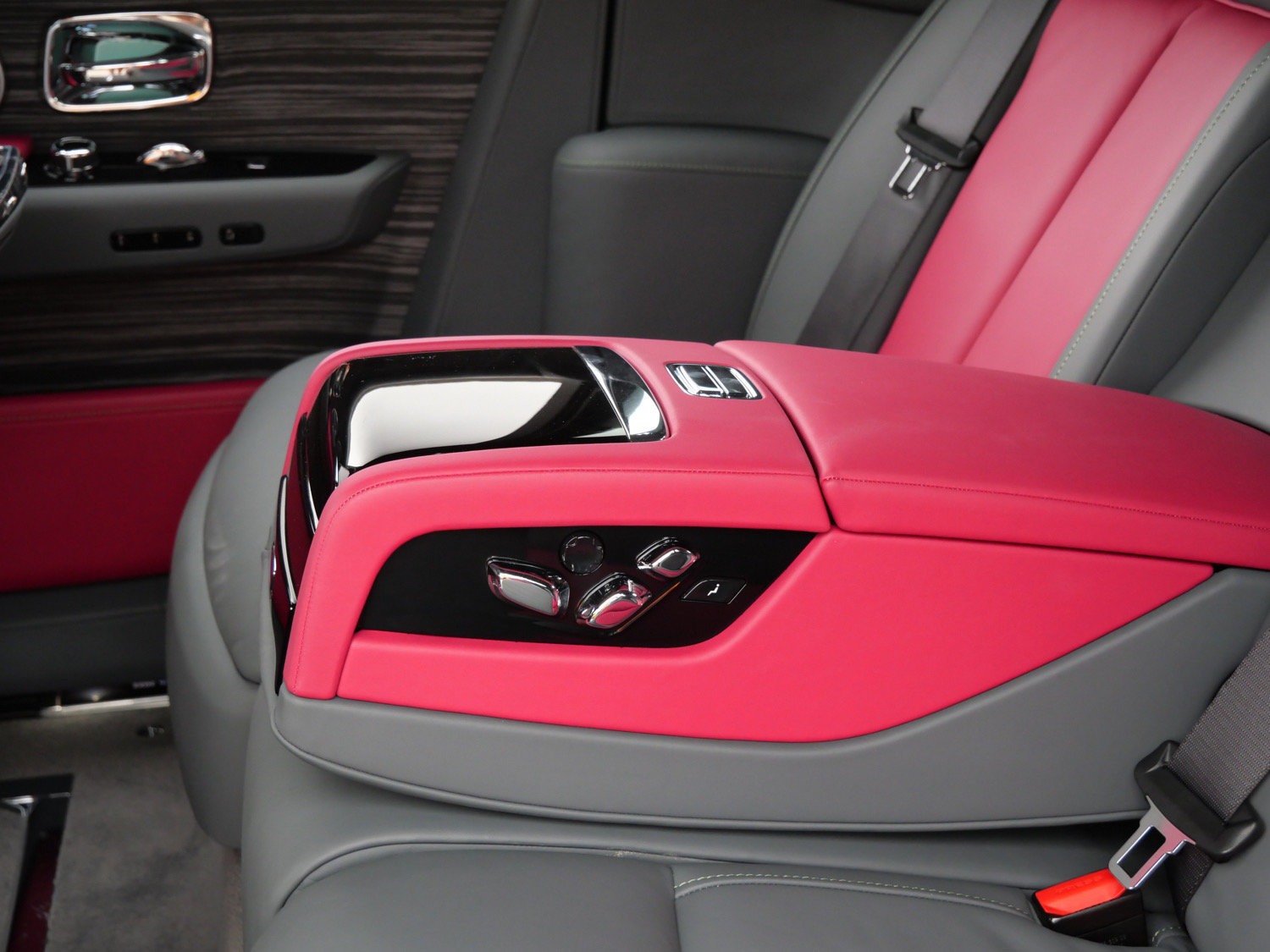 Certified 2023 Rolls-Royce Phantom Sedan RWD image 28