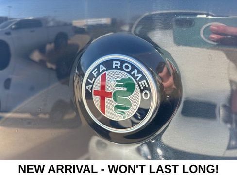 Used 2022 Alfa Romeo Stelvio Veloce image 10