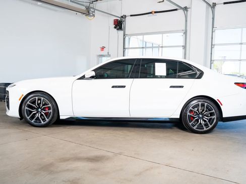 Used 2023 BMW 740i RWD image 8