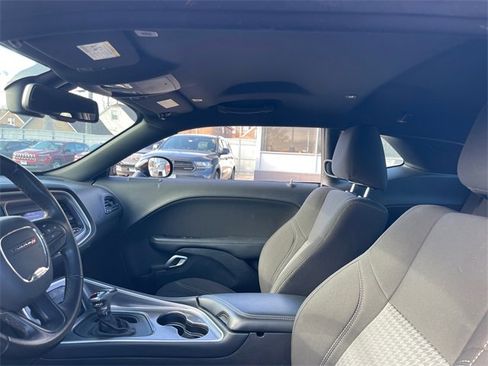 Used 2021 Dodge Challenger SXT image 10
