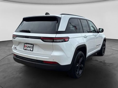 Used 2023 Jeep Grand Cherokee Altitude AWD/4WD image 11