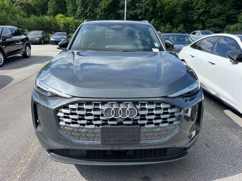 Used 2025 Audi Q5 Premium Plus w/ Premium Plus AWD/4WD image 2