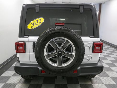 Used 2022 Jeep Wrangler Unlimited Sahara w/ LED Lighting Group AWD/4WD image 12